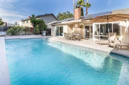 Stunning 4 Bedroom 1 Level- Pool, Spa, Grass Yard, Fire Pit, Garage, BBQ - Image 2