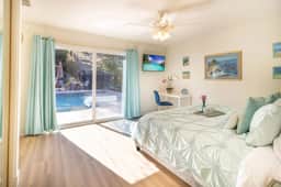 Stunning 4 Bedroom 1 Level- Pool, Spa, Grass Yard, Fire Pit, Garage, BBQ - Image 3