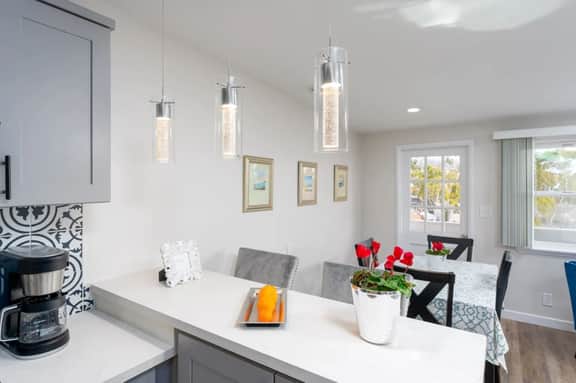 100% NEW STUNNING LARGE HOME, GARDEN @ BEACH, RESERVED PARKING - Image 2