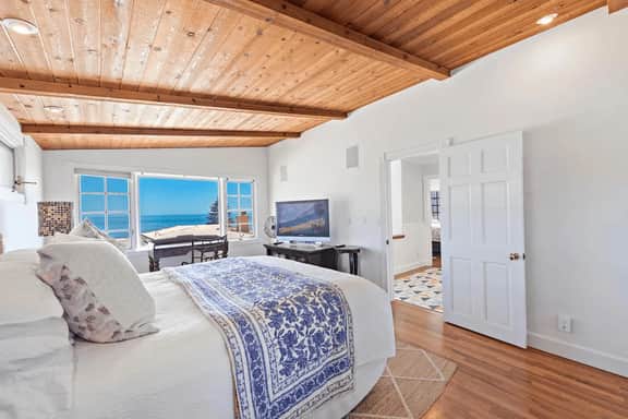 Luxurious Seaside Escape-85 Steps to the Beach-Panoramic Ocean Views - Image 3