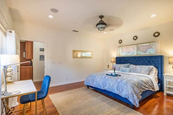 Stunning huge one level 1350 ft.² cottage - Image 5