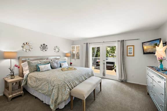 Stunning Home w/ Spa, Front & Back Yard, Huge View Deck, Outstanding Location - Image 5